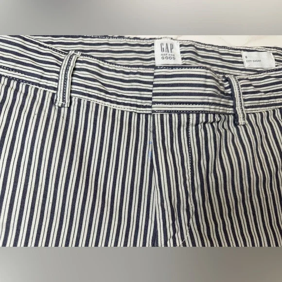 Striped shorts - Picture 3 of 4